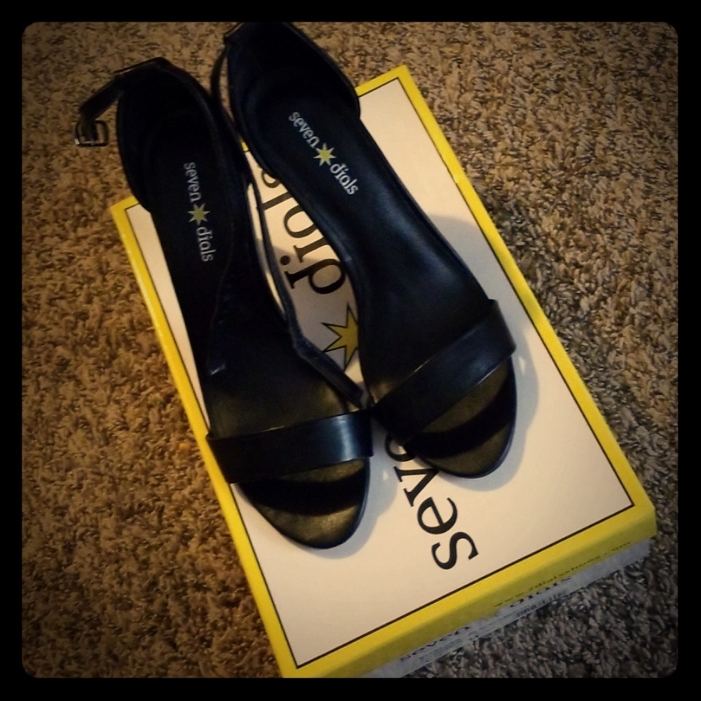 Heels - Picture 1 of 4